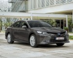 2019 Toyota Camry Hybrid (Euro-Spec) Front Three-Quarter Wallpapers 150x120