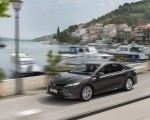 2019 Toyota Camry Hybrid (Euro-Spec) Front Three-Quarter Wallpapers 150x120 (36)