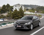 2019 Toyota Camry Hybrid (Euro-Spec) Front Three-Quarter Wallpapers 150x120 (27)