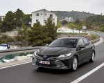 2019 Toyota Camry Hybrid (Euro-Spec) Front Three-Quarter Wallpapers 150x120