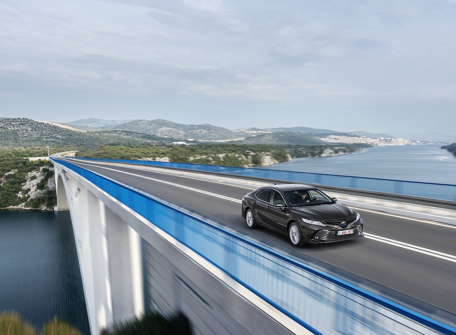 2019 Toyota Camry Hybrid (Euro-Spec) Front Three-Quarter Wallpapers (8)