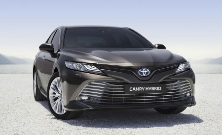 2019 Toyota Camry Hybrid (Euro-Spec) Front Wallpapers 450x275 (78)