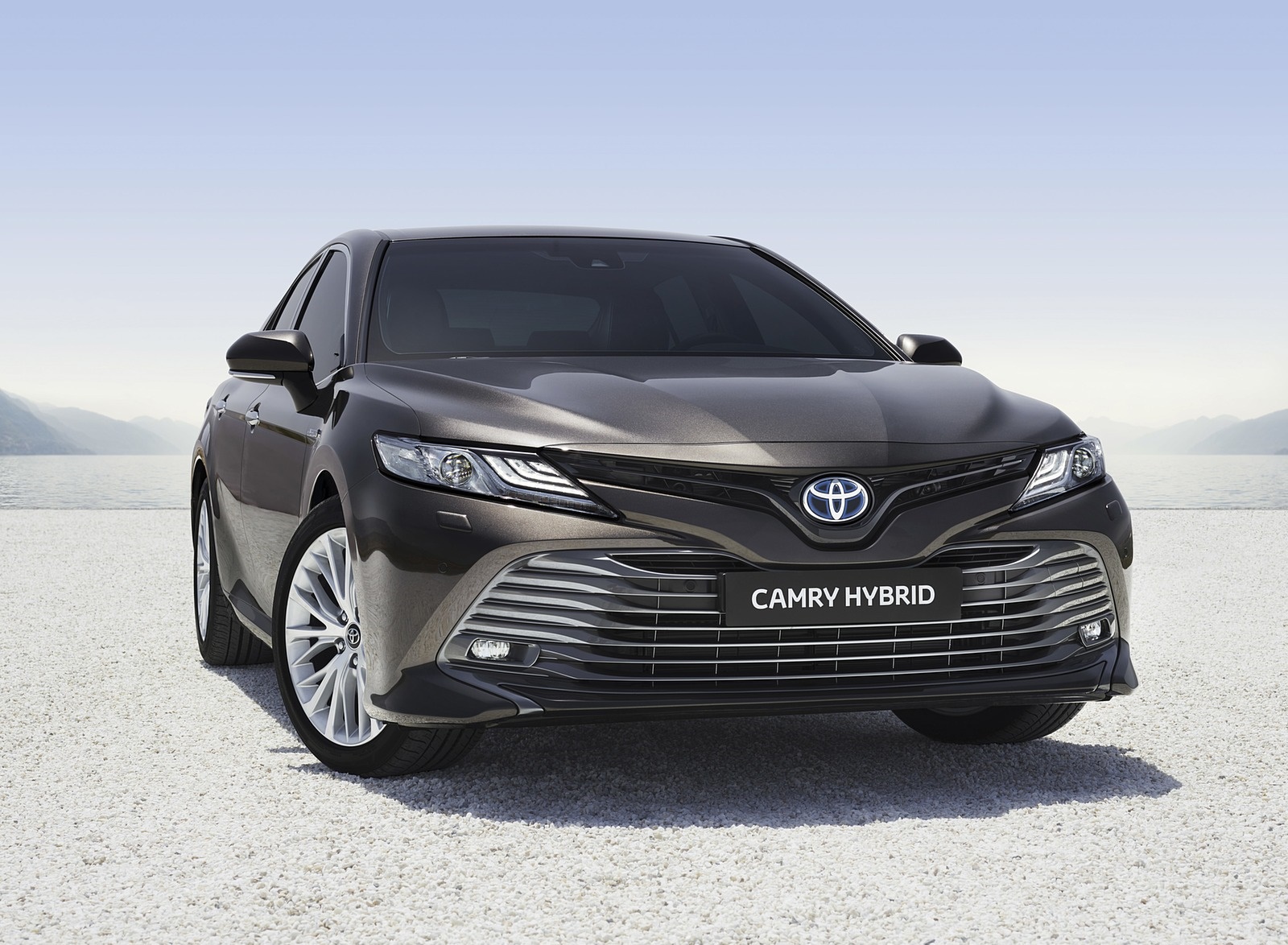 2019 Toyota Camry Hybrid (Euro-Spec) Front Wallpapers #78 of 92