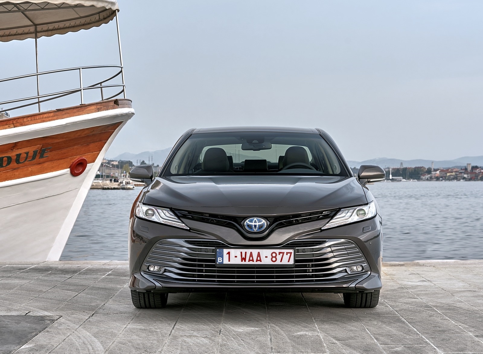 2019 Toyota Camry Hybrid (Euro-Spec) Front Wallpapers #45 of 92