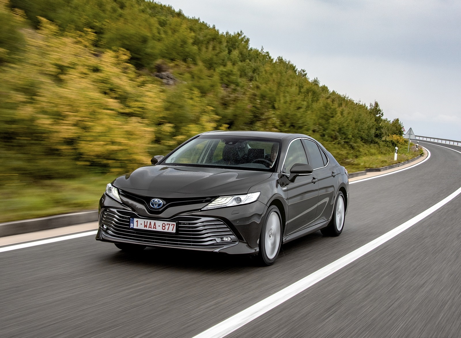 2019 Toyota Camry Hybrid (Euro-Spec) Front Wallpapers #29 of 92