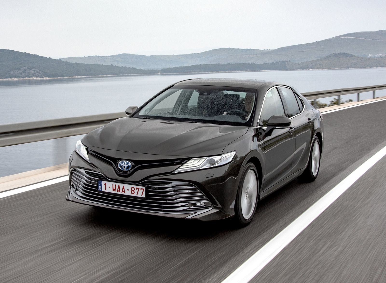 2019 Toyota Camry Hybrid (Euro-Spec) Front Wallpapers #18 of 92