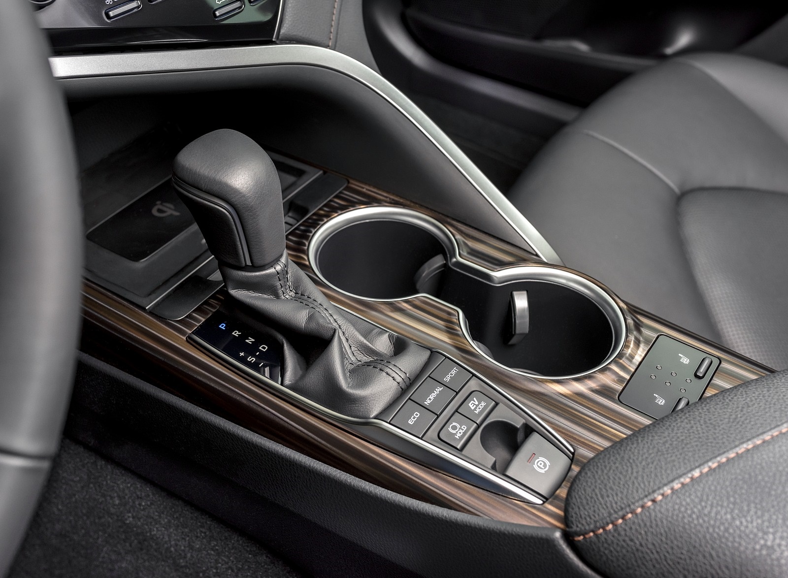 2019 Toyota Camry Hybrid (Euro-Spec) Interior Detail Wallpapers #73 of 92