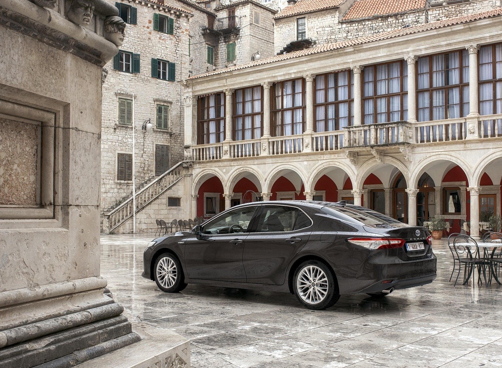 2019 Toyota Camry Hybrid (Euro-Spec) Rear Three-Quarter Wallpapers #53 of 92