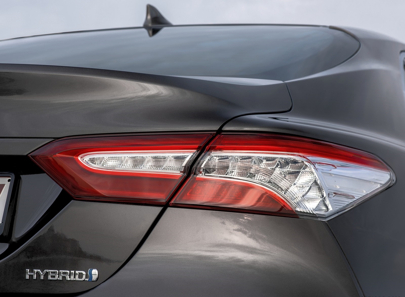 2019 Toyota Camry Hybrid (Euro-Spec) Tail Light Wallpapers #61 of 92