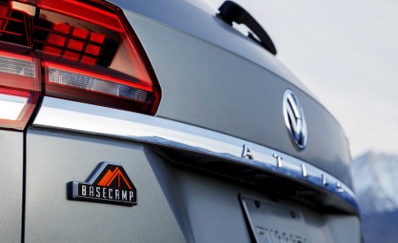2019 Volkswagen Atlas Basecamp Concept Tail Light Wallpapers 450x275 (25)
