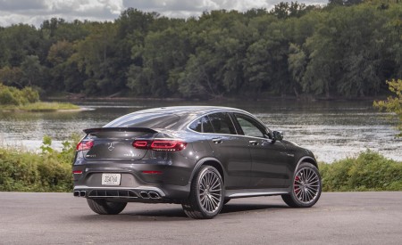 2020 Mercedes-AMG GLC 63 S Coupe (US-Spec) Rear Three-Quarter Wallpapers 450x275 (26)