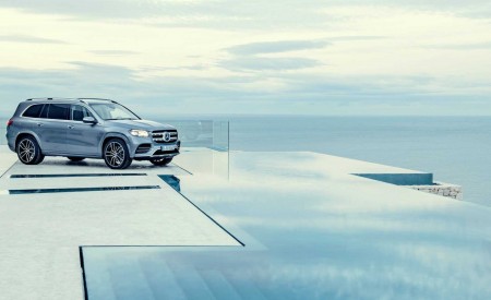 2020 Mercedes-Benz GLS AMG Line (Color: Designo Selenite Grey Metallic) Front Three-Quarter Wallpapers 450x275 (21)