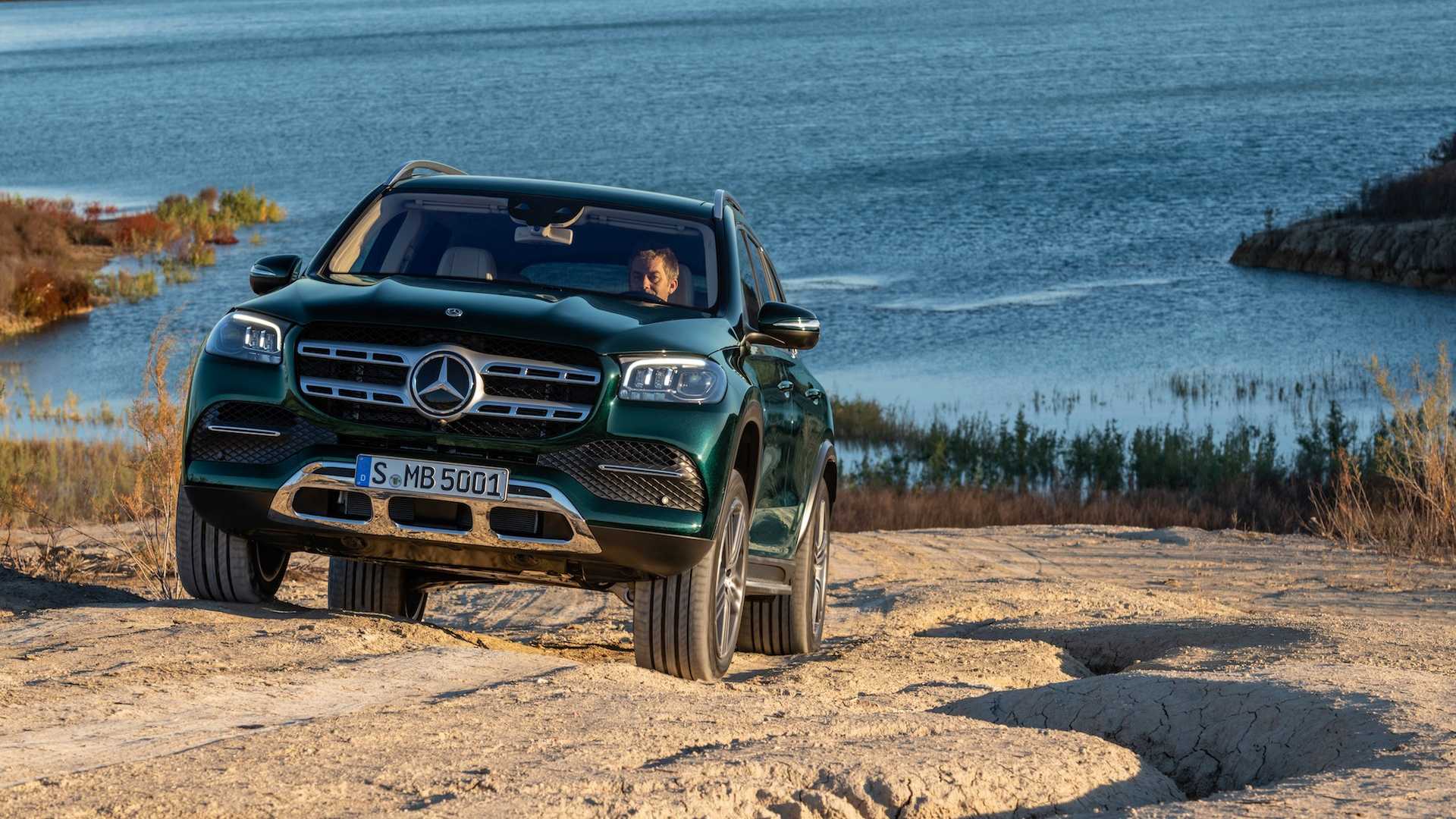 2020 Mercedes-Benz GLS (Color: Emerald Green) Front Wallpapers #64 of 95