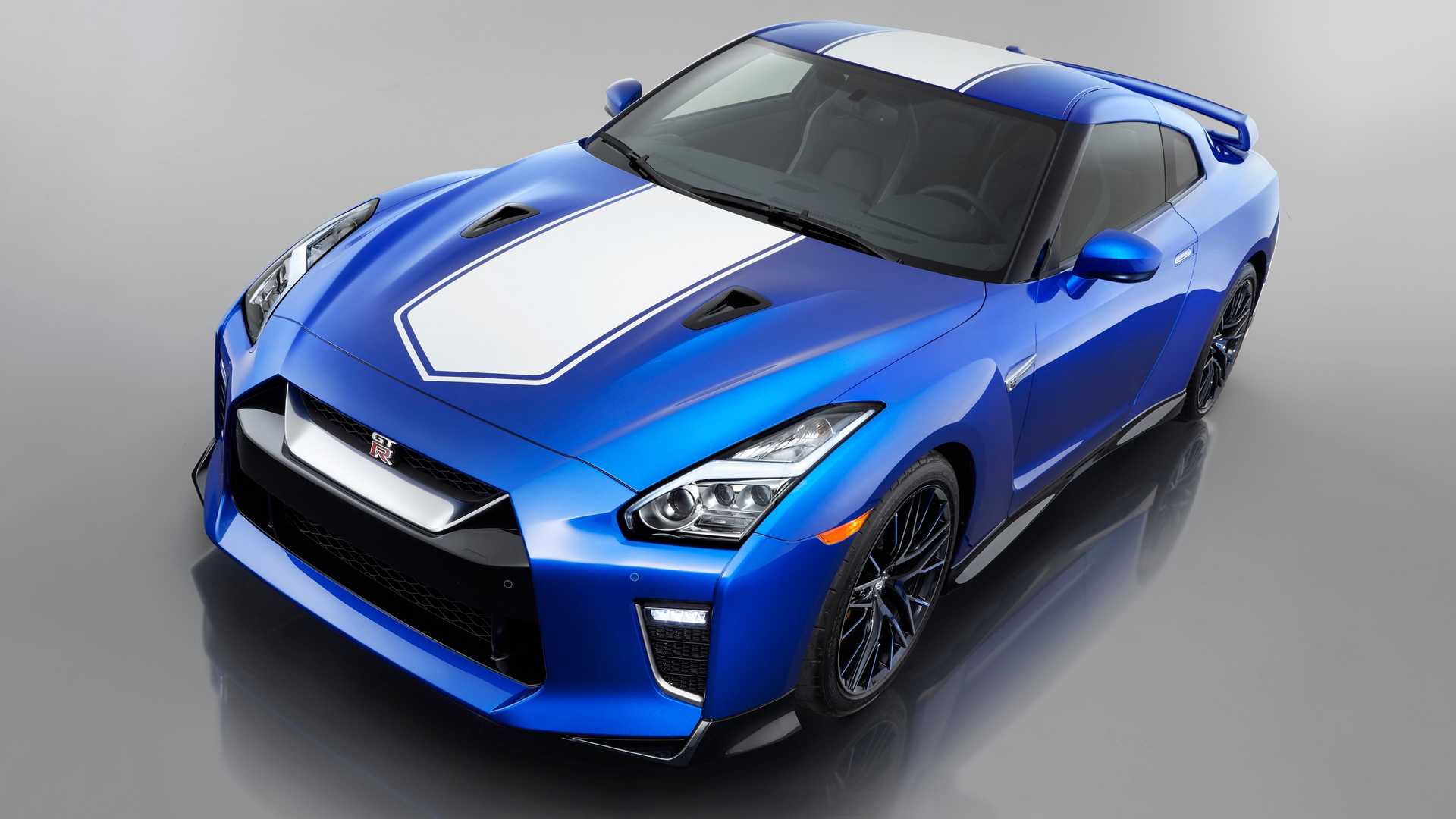 2020 Nissan GT-R 50th Anniversary Edition Front Three-Quarter Wallpapers #38 of 50