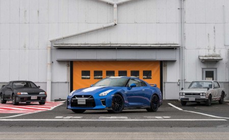 2020 Nissan GT-R 50th Anniversary Edition Front Three-Quarter Wallpapers 450x275 (28)