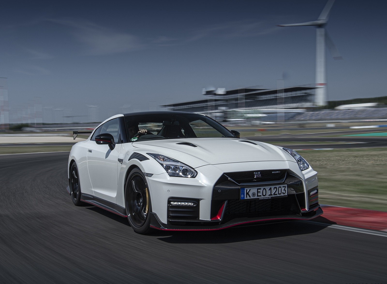 2020 Nissan GT-R NISMO Front Three-Quarter Wallpapers (2)