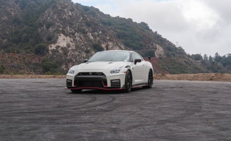 2020 Nissan GT-R NISMO Front Three-Quarter Wallpapers 450x275 (99)
