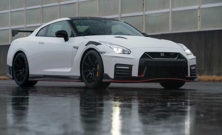 2020 Nissan GT-R NISMO Front Three-Quarter Wallpapers 450x275 (68)