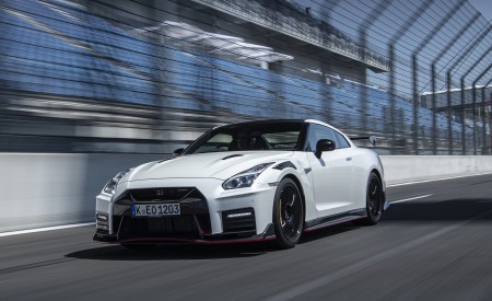 2020 Nissan GT-R NISMO Front Three-Quarter Wallpapers 450x275 (5)
