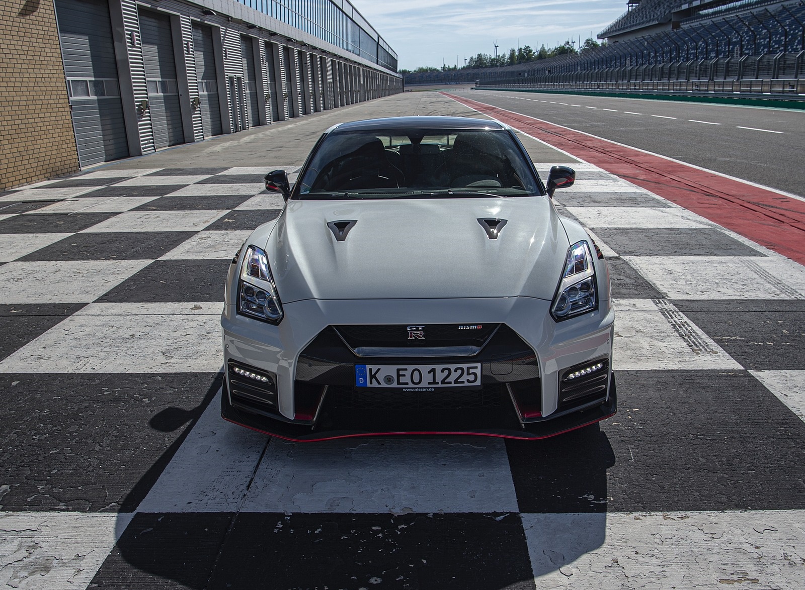 2020 Nissan GT-R NISMO Front Wallpapers #28 of 118
