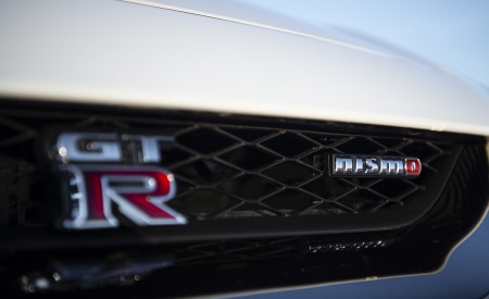 2020 Nissan GT-R NISMO Grill Wallpapers 450x275 (43)