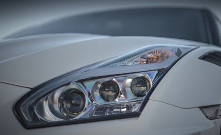 2020 Nissan GT-R NISMO Headlight Wallpapers 450x275 (42)