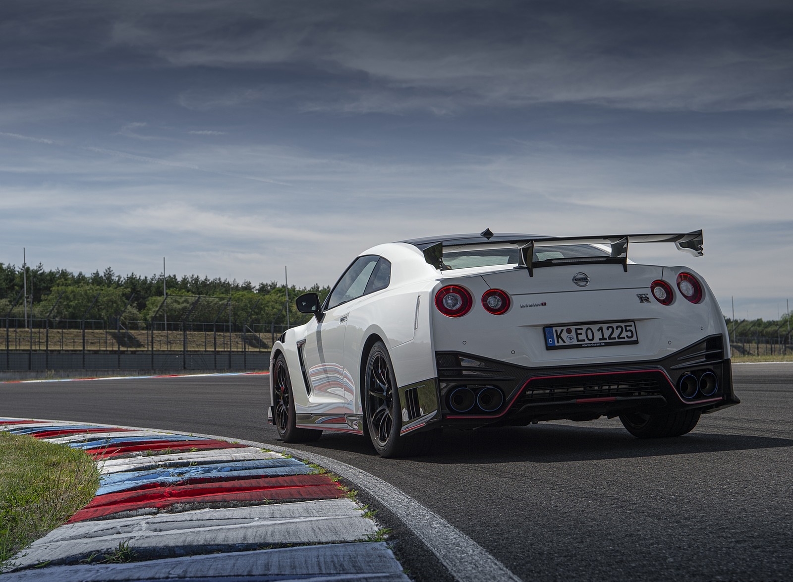 2020 Nissan GT-R NISMO Rear Three-Quarter Wallpapers #24 of 118