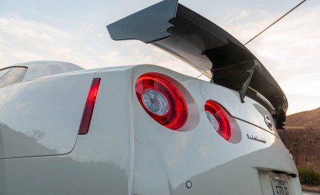 2020 Nissan GT-R NISMO Tail Light Wallpapers 450x275 (110)