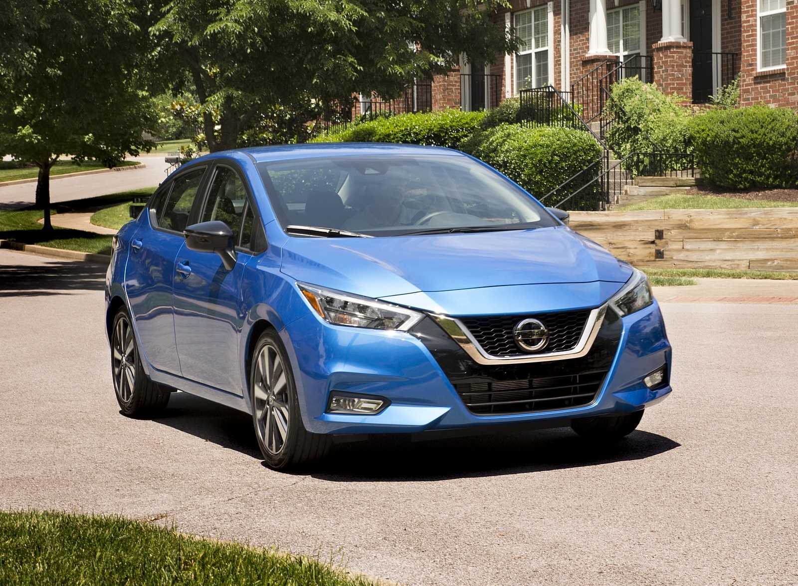 2020 Nissan Versa Front Three-Quarter Wallpapers #34 of 82