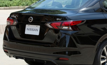 2020 Nissan Versa Tail Light Wallpapers 450x275 (32)