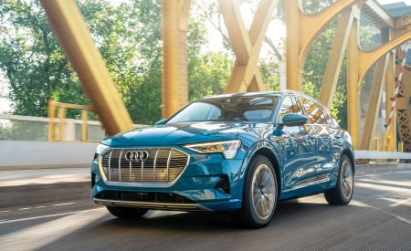 2019 Audi e-tron (US-Spec) Front Three-Quarter Wallpapers 450x275 (13)