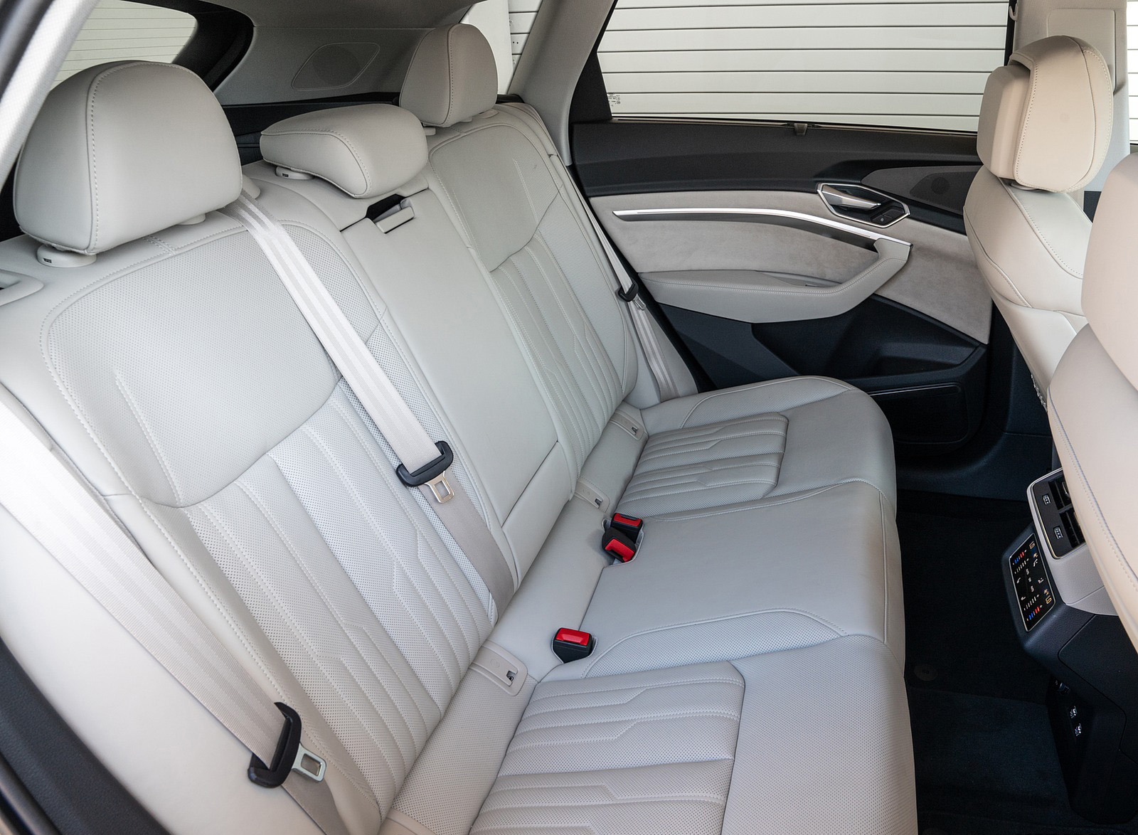 2019 Audi e-tron (US-Spec) Interior Rear Seats Wallpapers #53 of 54
