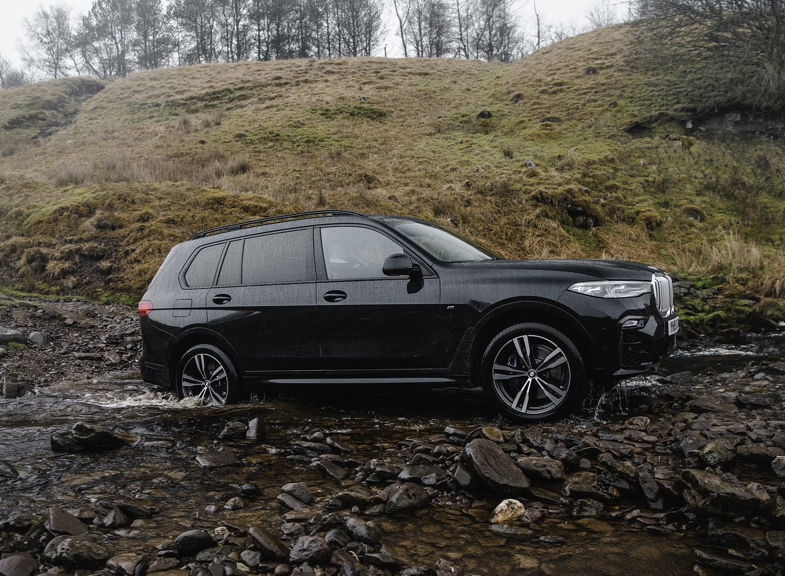2019 BMW X7 30d (UK-Spec) Side Wallpapers #79 of 103