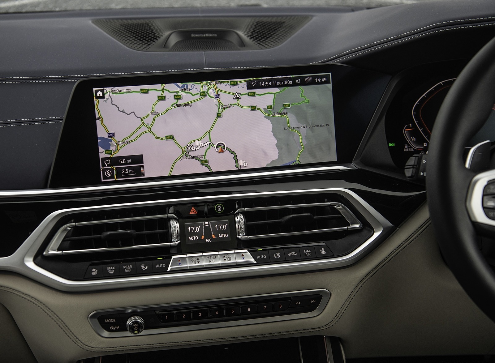 2019 BMW X7 M50d (UK-Spec) Central Console Wallpapers #47 of 103