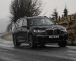 2019 BMW X7 M50d (UK-Spec) Front Three-Quarter Wallpapers 150x120 (1)