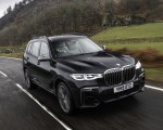 2019 BMW X7 M50d (UK-Spec) Front Three-Quarter Wallpapers 150x120 (3)