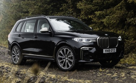 2019 BMW X7 M50d (UK-Spec) Front Three-Quarter Wallpapers 450x275 (16)