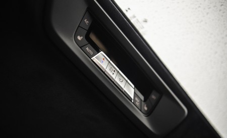 2019 BMW X7 M50d (UK-Spec) Interior Detail Wallpapers 450x275 (37)