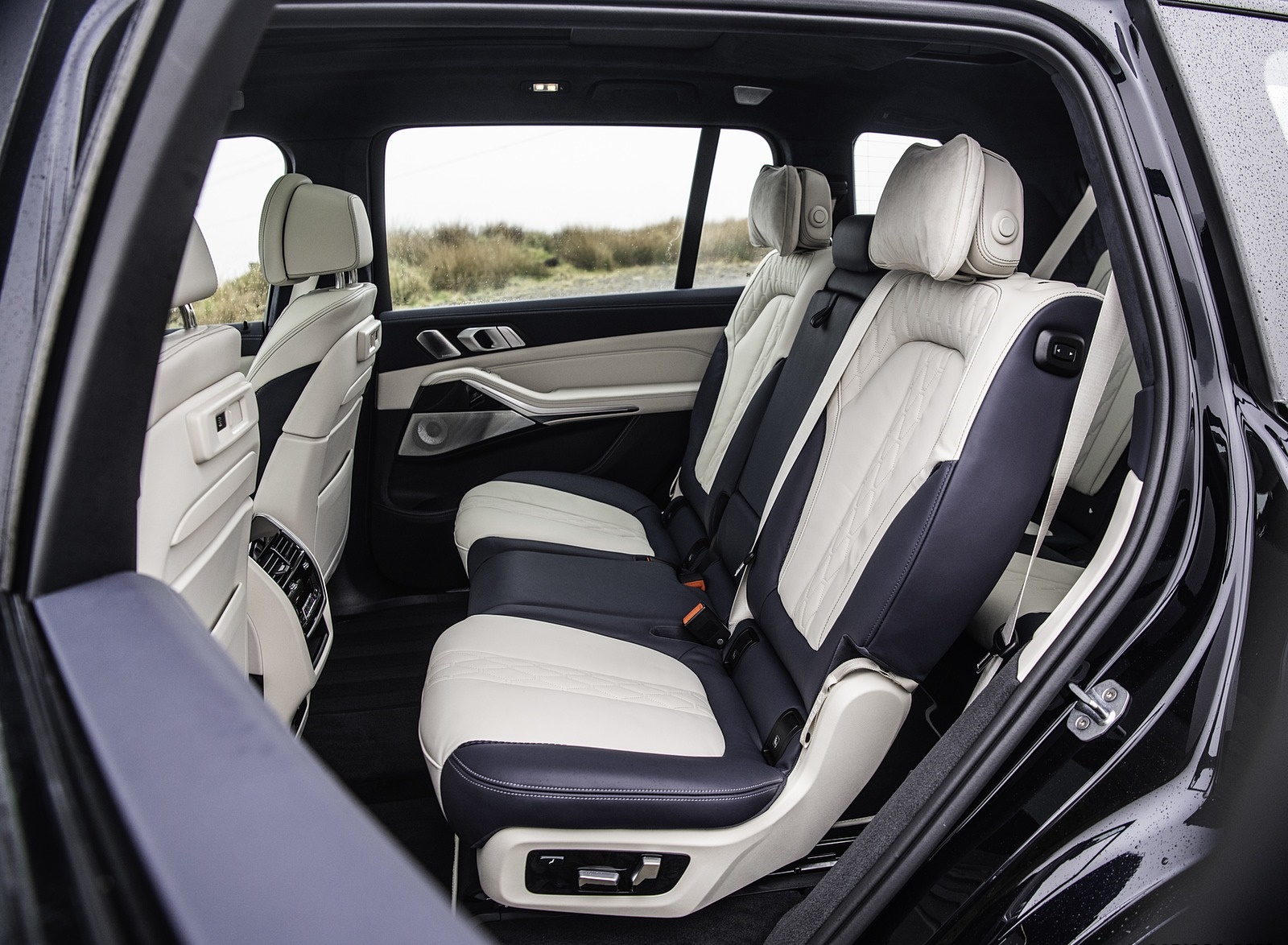 2019 Bmw X7 M50d Uk Spec Interior Rear Seats Wallpapers 53 Newcarcars