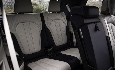 2019 BMW X7 M50d (UK-Spec) Interior Third Row Seats Wallpapers 450x275 (51)