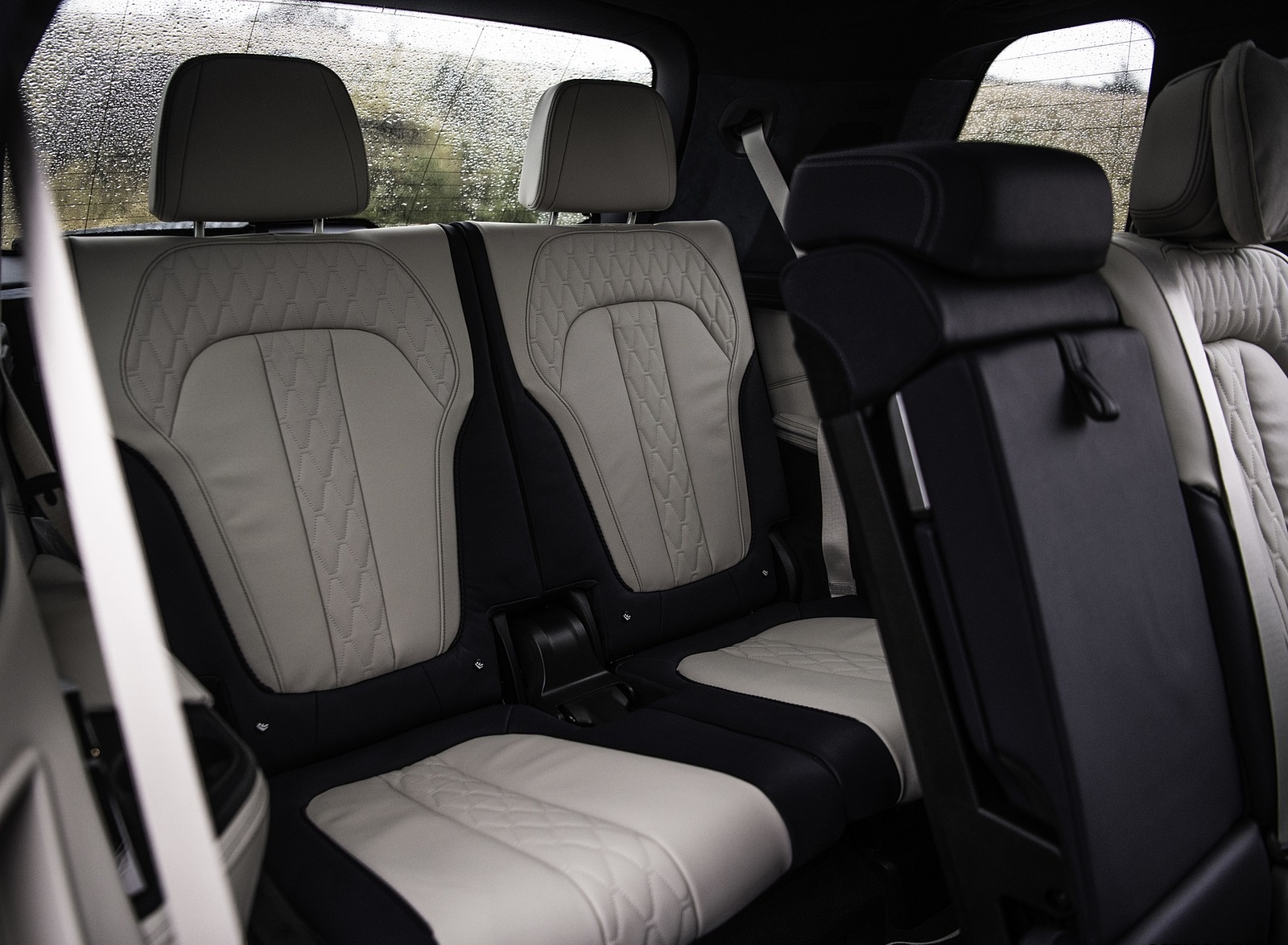2019 BMW X7 M50d (UK-Spec) Interior Third Row Seats Wallpapers #51 of 103