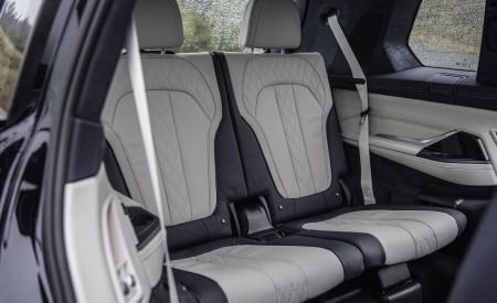 2019 BMW X7 M50d (UK-Spec) Interior Third Row Seats Wallpapers 450x275 (49)