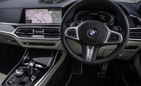 2019 BMW X7 M50d (UK-Spec) Interior Wallpapers 450x275 (45)