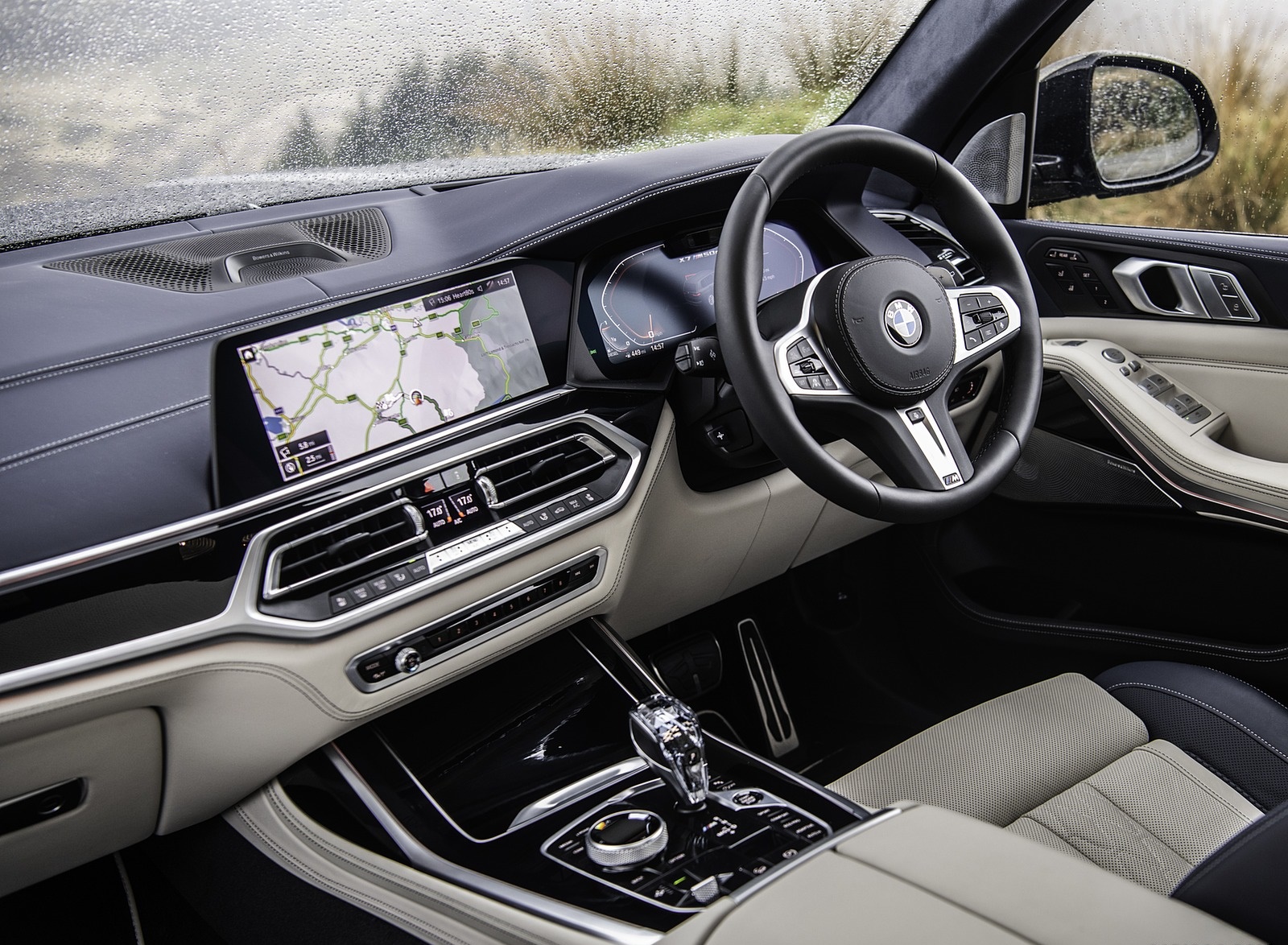 2019 BMW X7 M50d (UK-Spec) Interior Wallpapers #43 of 103