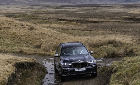 2019 BMW X7 M50d (UK-Spec) Off-Road Wallpapers 450x275 (27)