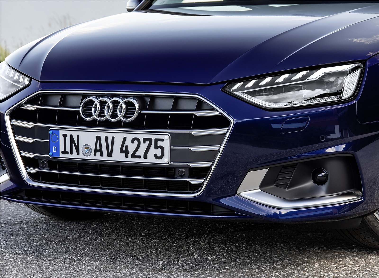 2020 Audi A4 Avant (Color: Navarra Blue) Detail Wallpapers #37 of 61