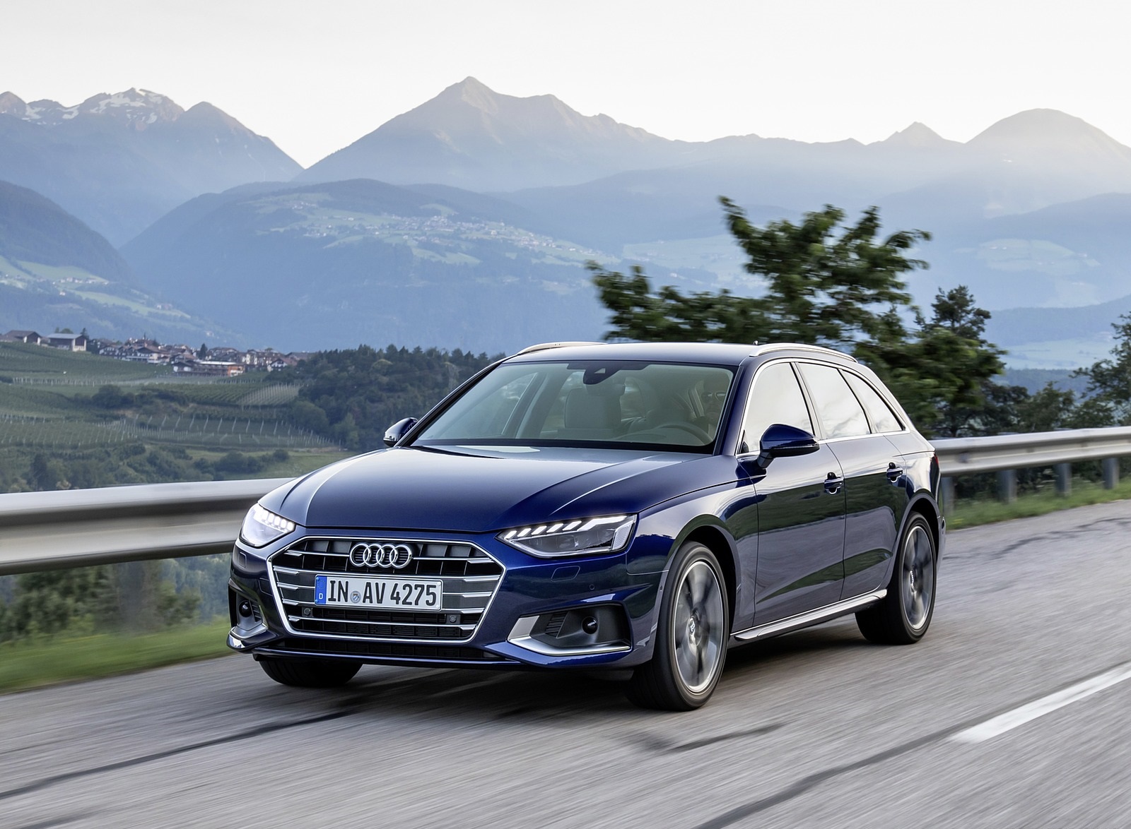 2020 Audi A4 Avant (Color: Navarra Blue) Front Three-Quarter Wallpapers #29 of 61