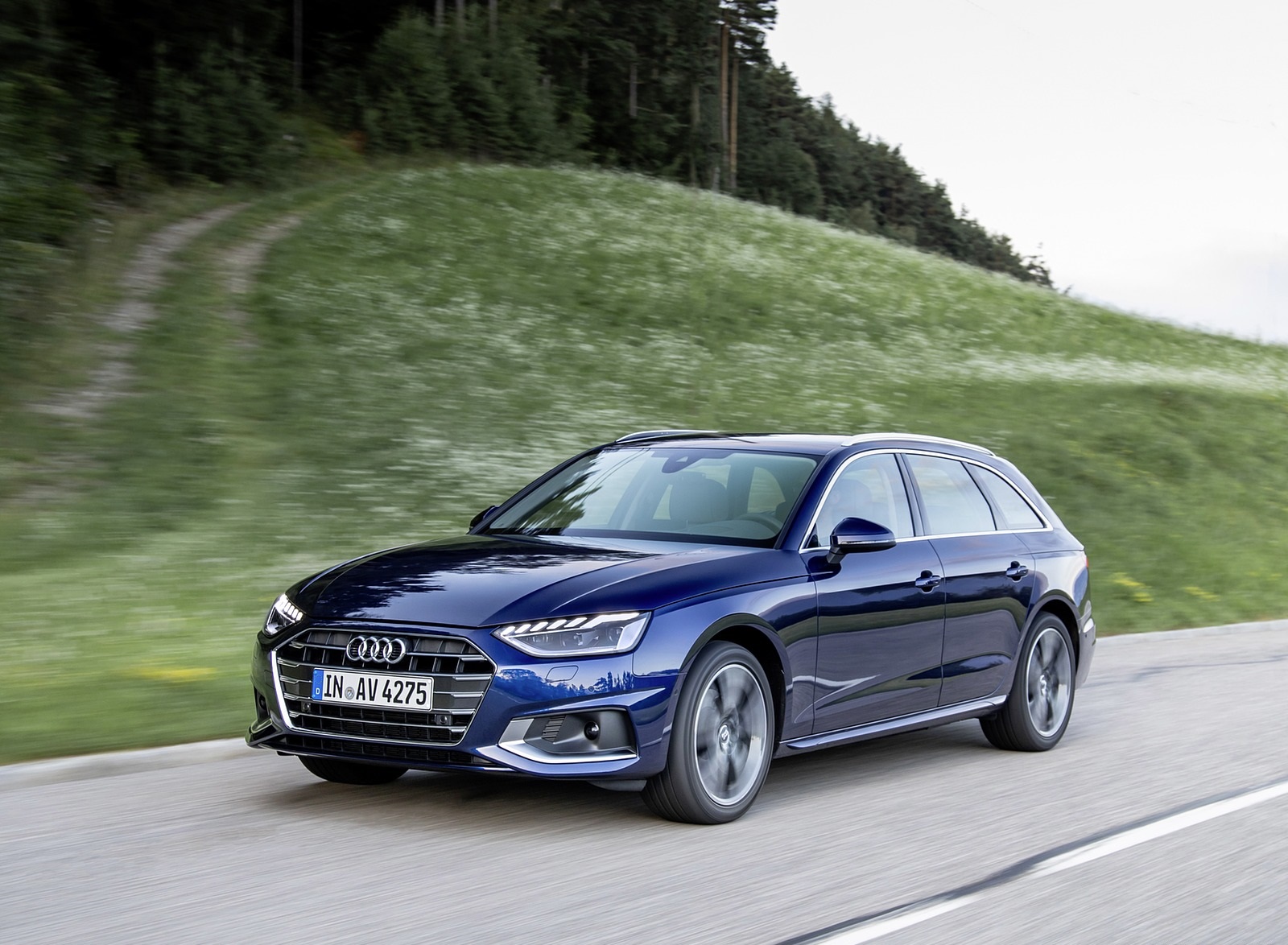 2020 Audi A4 Avant (Color: Navarra Blue) Front Three-Quarter Wallpapers #30 of 61