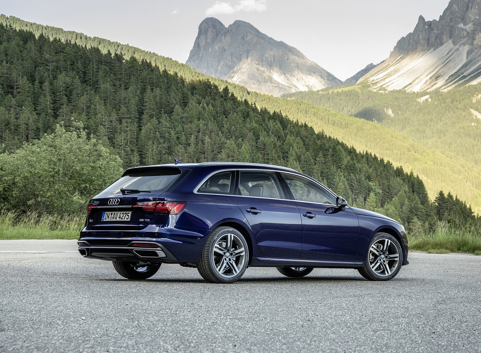 2020 Audi A4 Avant (Color: Navarra Blue) Rear Three-Quarter Wallpapers #41 of 61