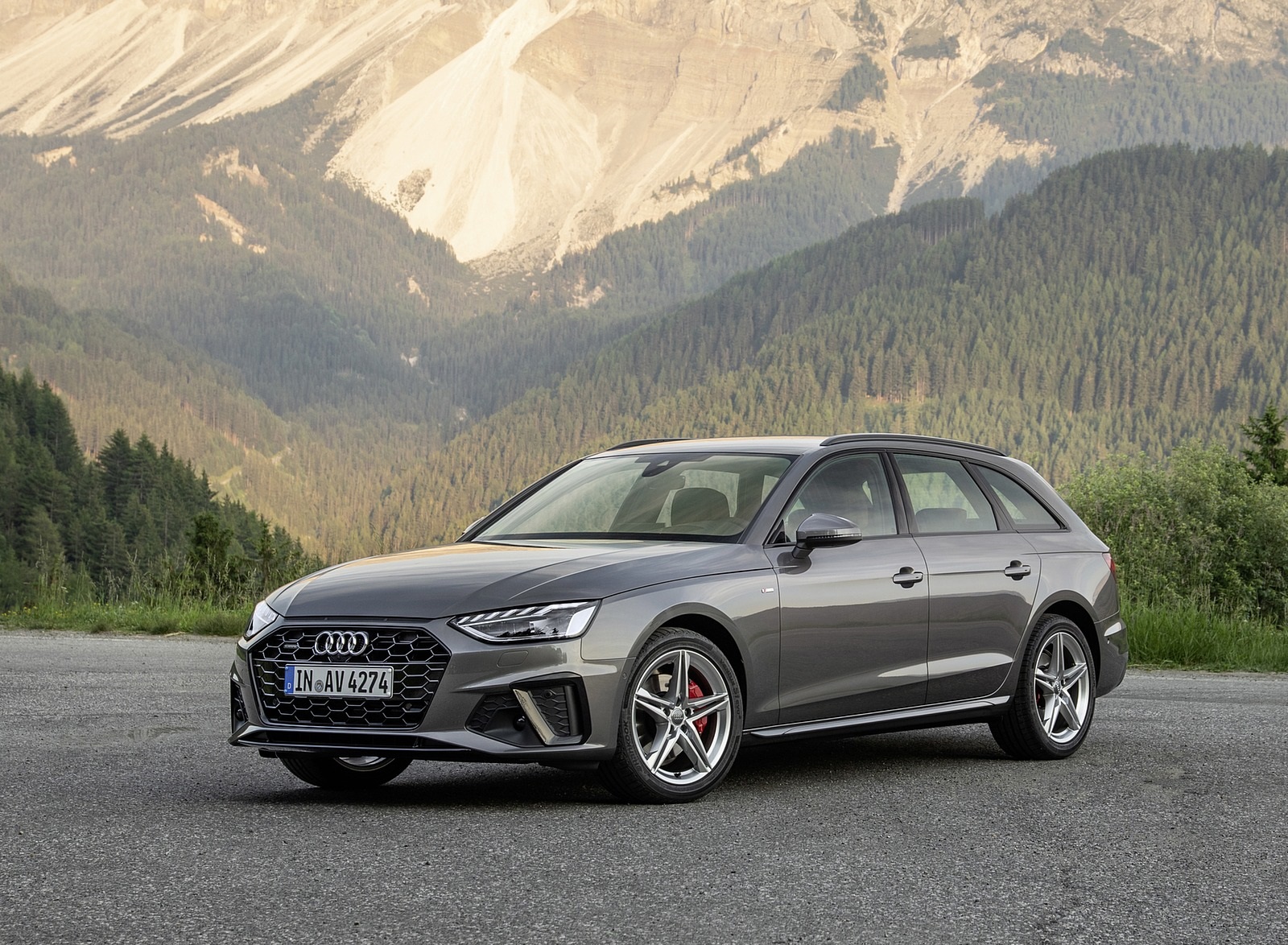 2020 Audi A4 Avant (Color: Terra Gray) Front Three-Quarter Wallpapers (9)